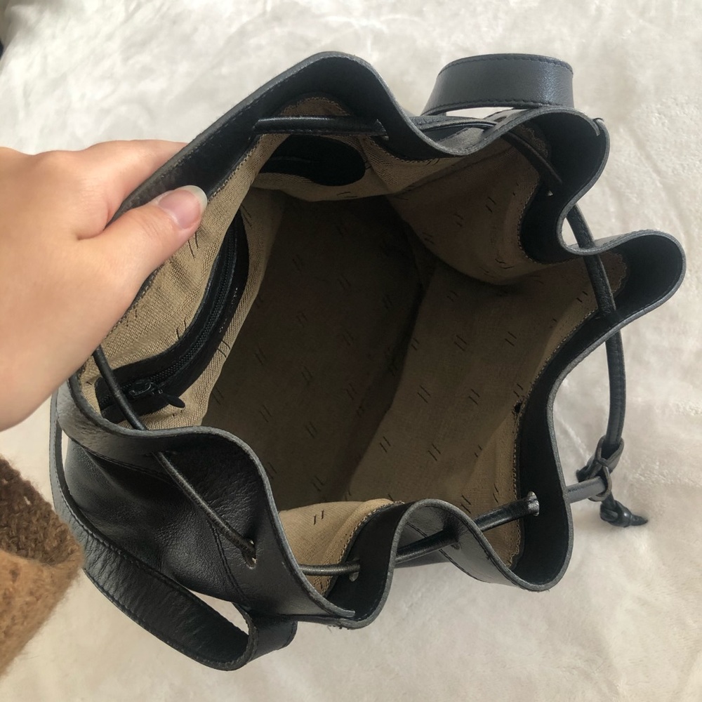 GOLD PFEIL/ black leather drawstring bucket bag - Picture 4 of 11